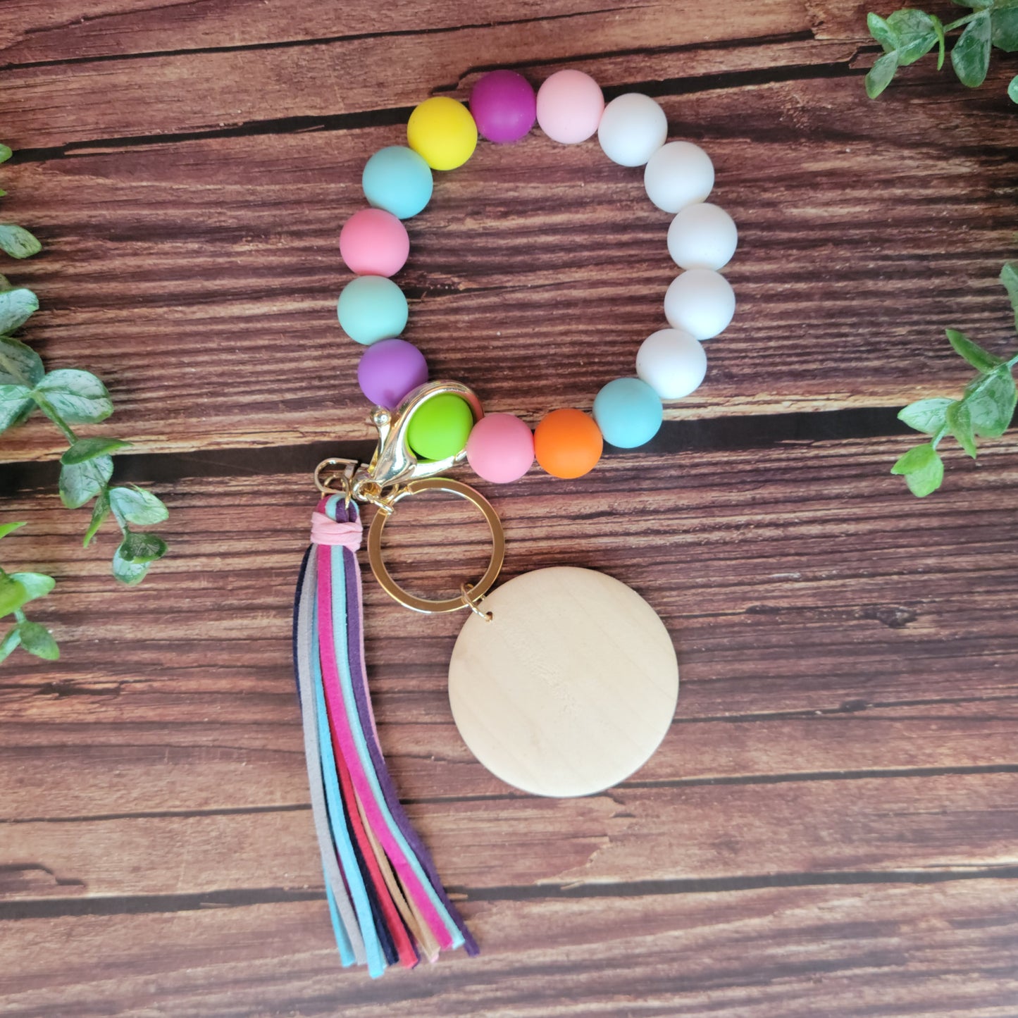 Customizable Silicone beaded wristlet with wood disc, engraved wood disc, keychain, keys, silicone beads