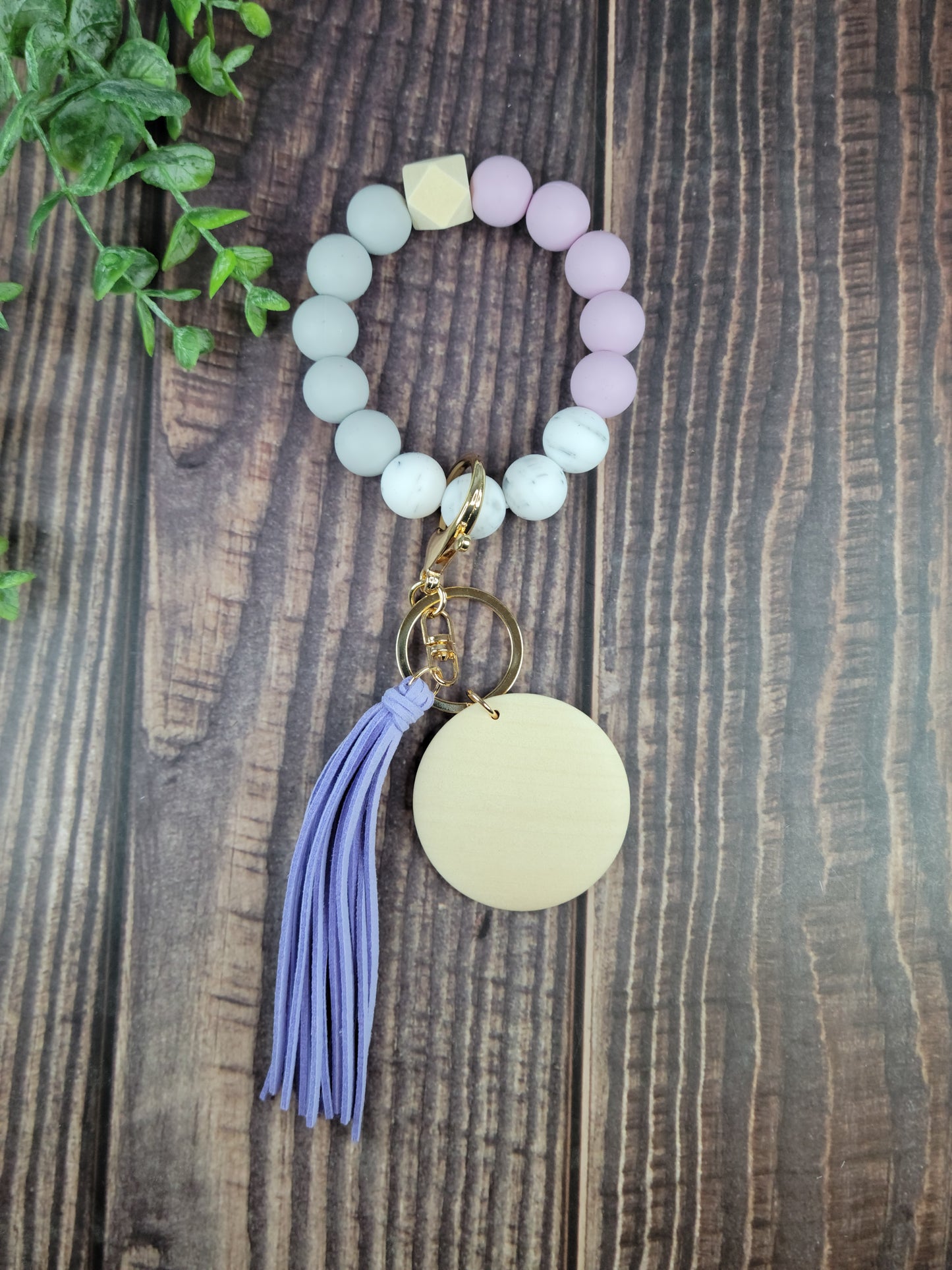 Customizable Silicone beaded wristlet with wood disc, engraved wood disc, keychain, keys, silicone beads
