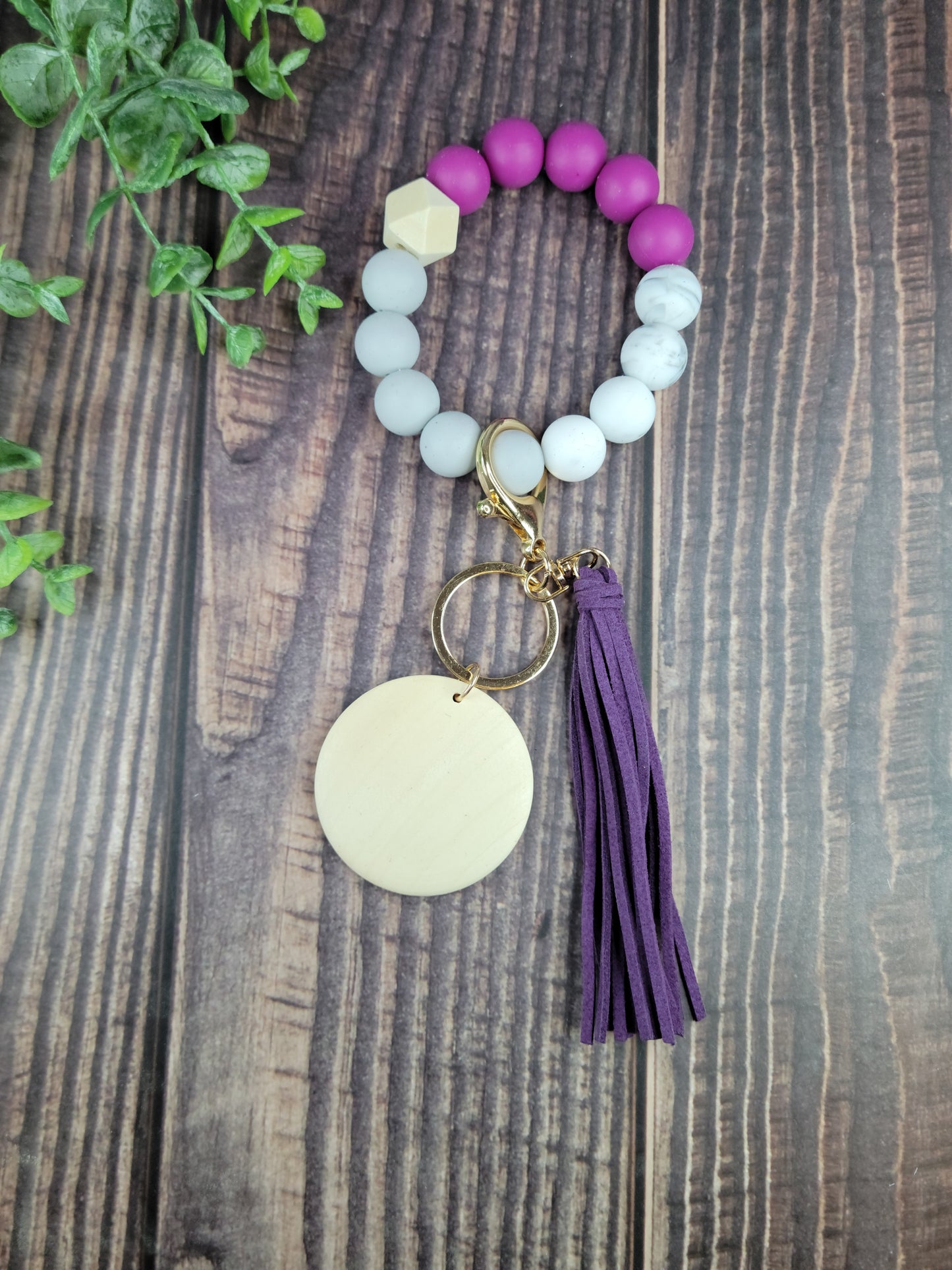 Customizable Silicone beaded wristlet with wood disc, engraved wood disc, keychain, keys, silicone beads