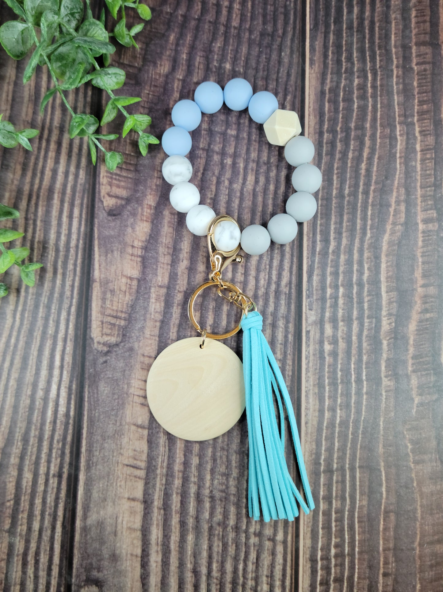 Customizable Silicone beaded wristlet with wood disc, engraved wood disc, keychain, keys, silicone beads