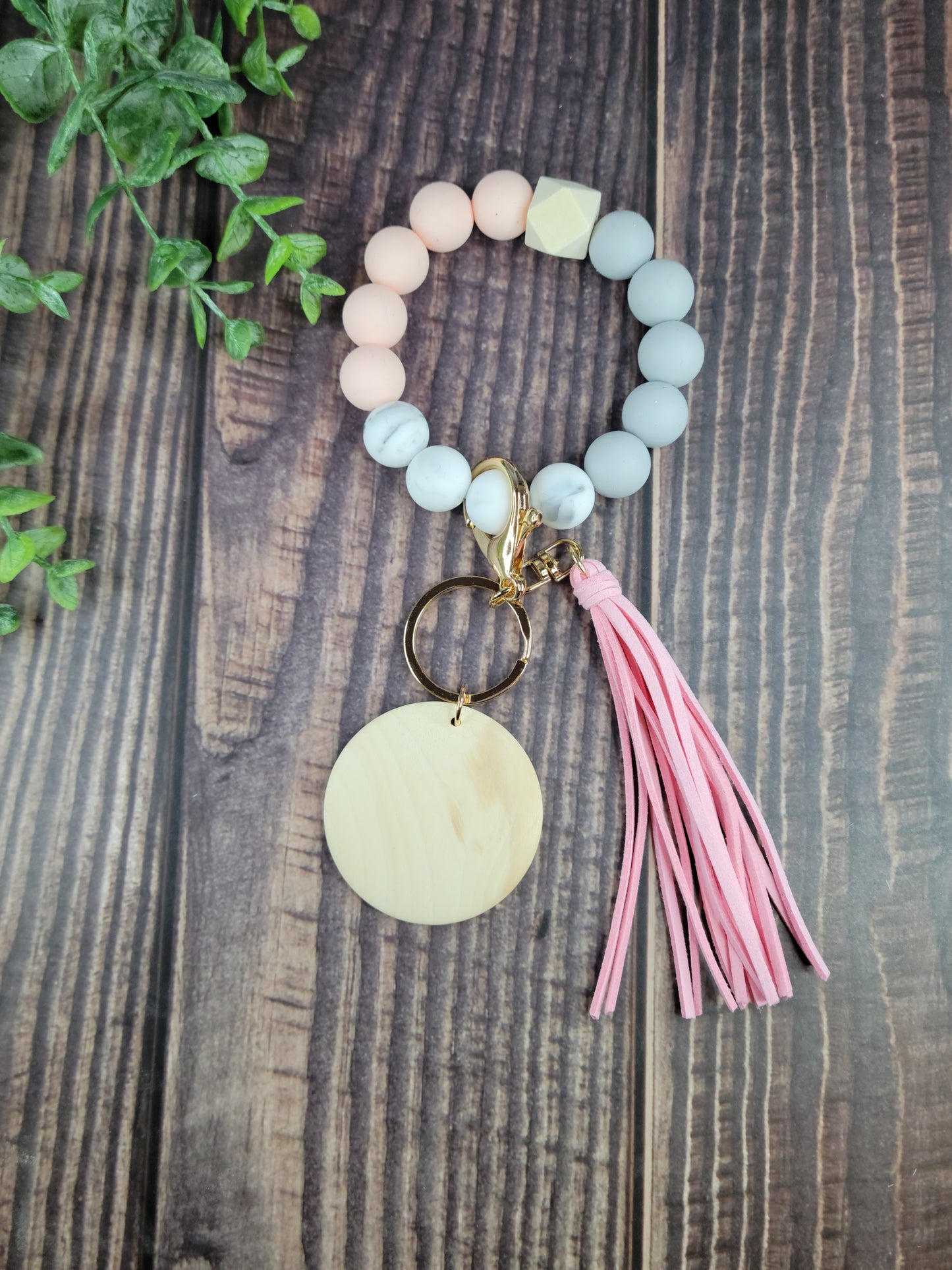 Customizable Silicone beaded wristlet with wood disc, engraved wood disc, keychain, keys, silicone beads