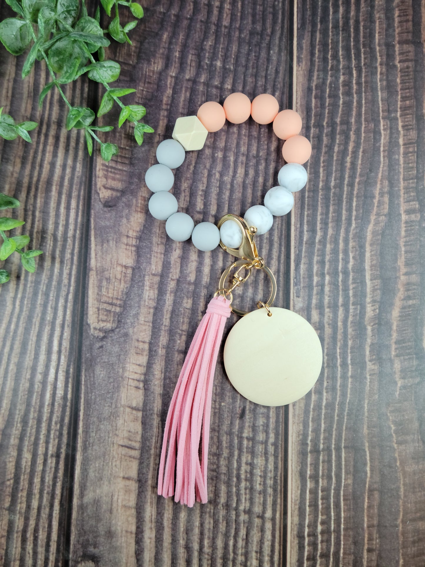 Customizable Silicone beaded wristlet with wood disc, engraved wood disc, keychain, keys, silicone beads