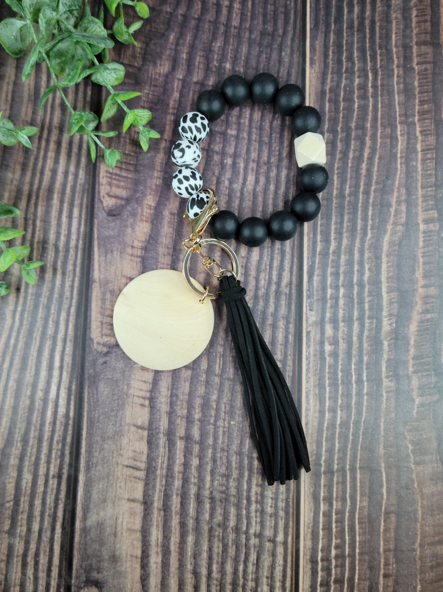 Customizable Silicone beaded wristlet with wood disc, engraved wood disc, keychain, keys, silicone beads