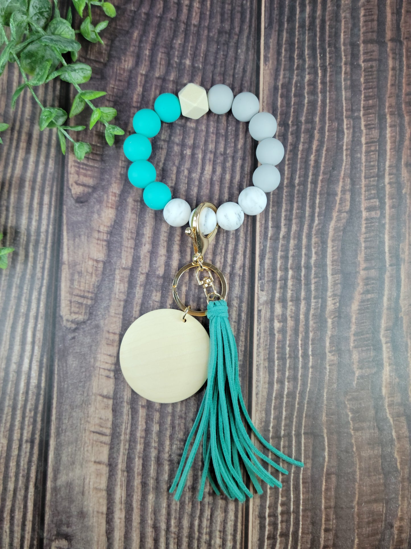 Customizable Silicone beaded wristlet with wood disc, engraved wood disc, keychain, keys, silicone beads