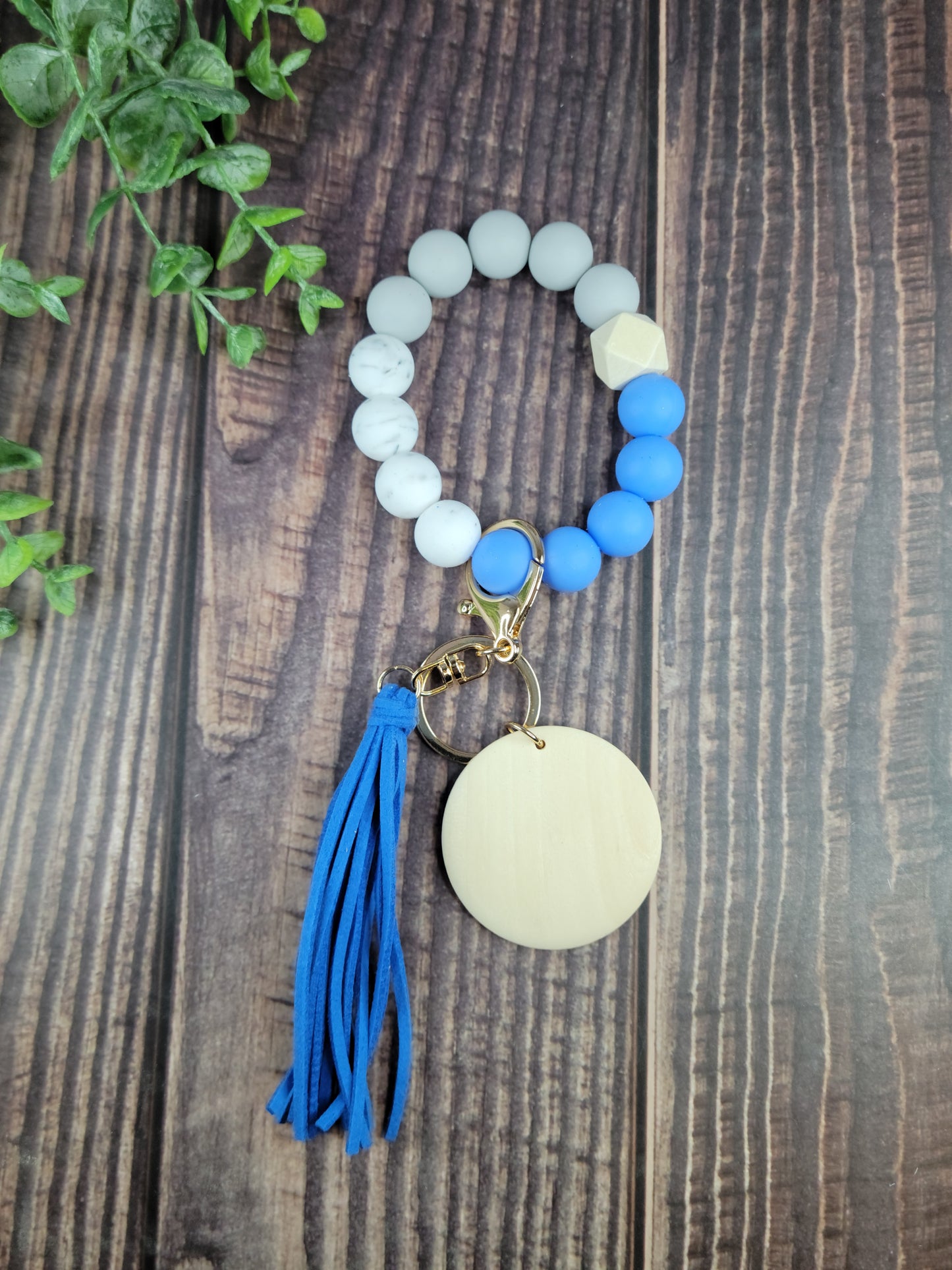 Customizable Silicone beaded wristlet with wood disc, engraved wood disc, keychain, keys, silicone beads