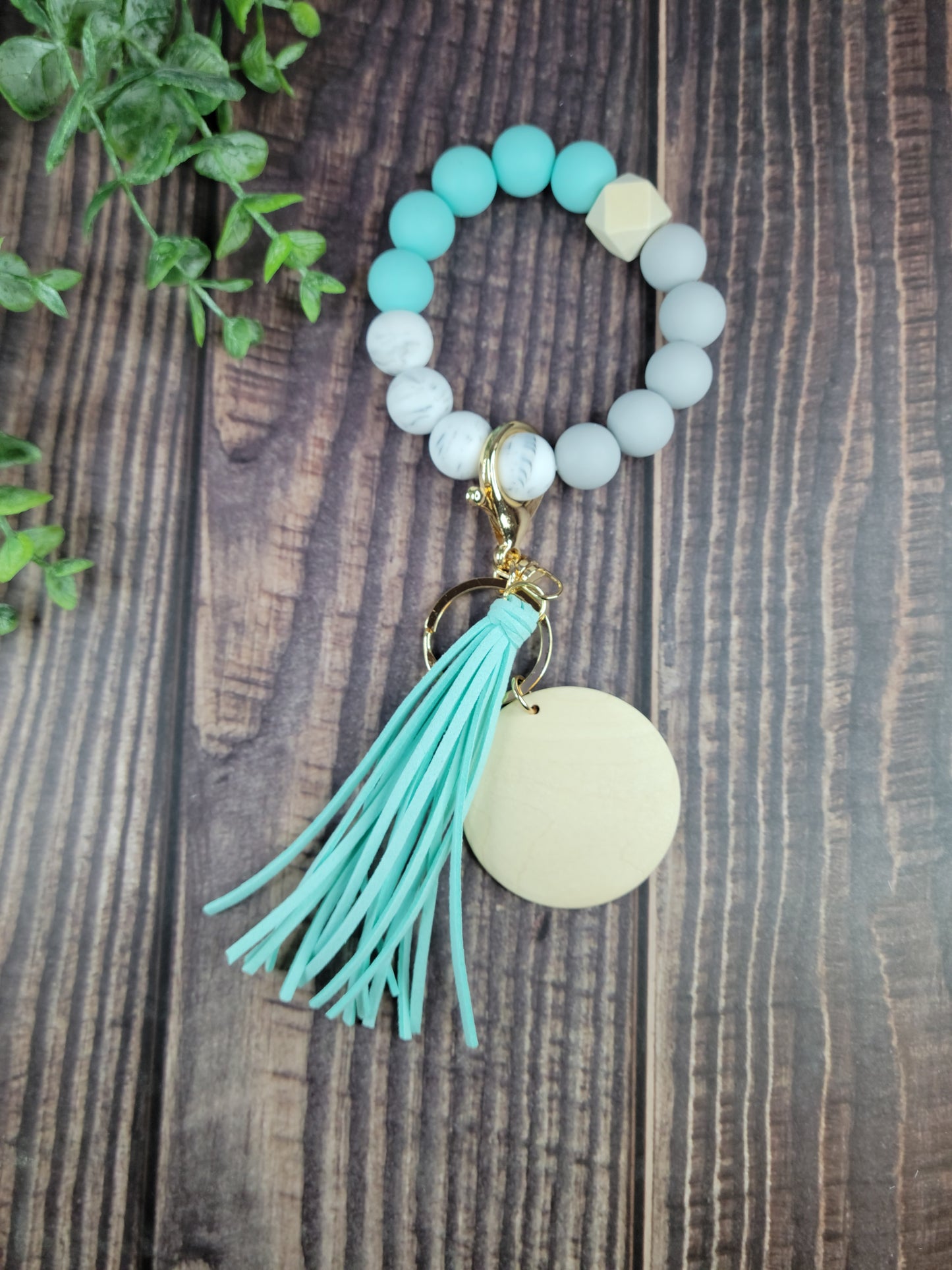 Customizable Silicone beaded wristlet with wood disc, engraved wood disc, keychain, keys, silicone beads