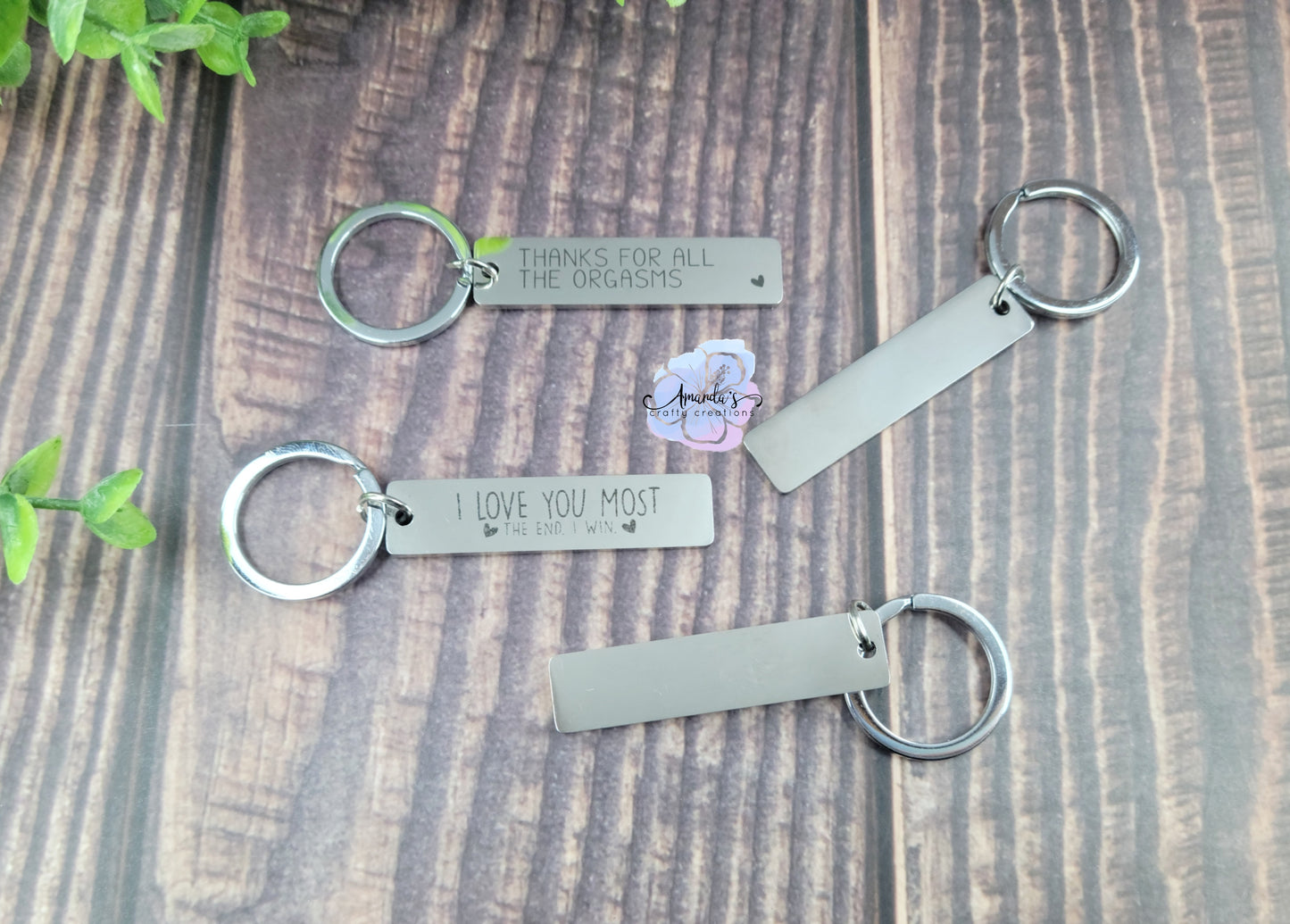 Customizable metal keychain