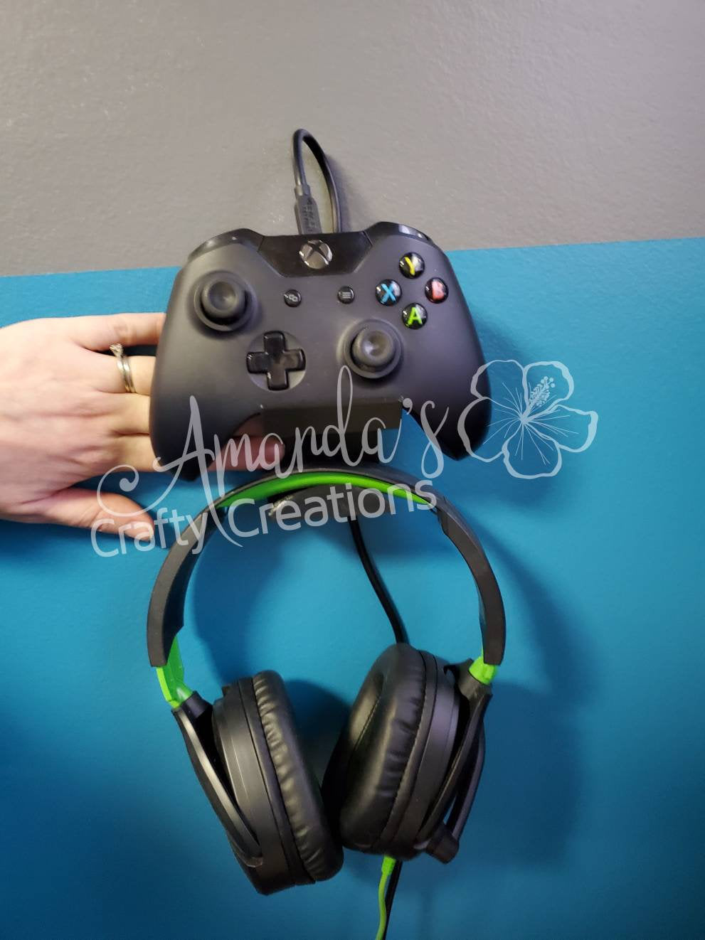 3d printed controller and headphone holder